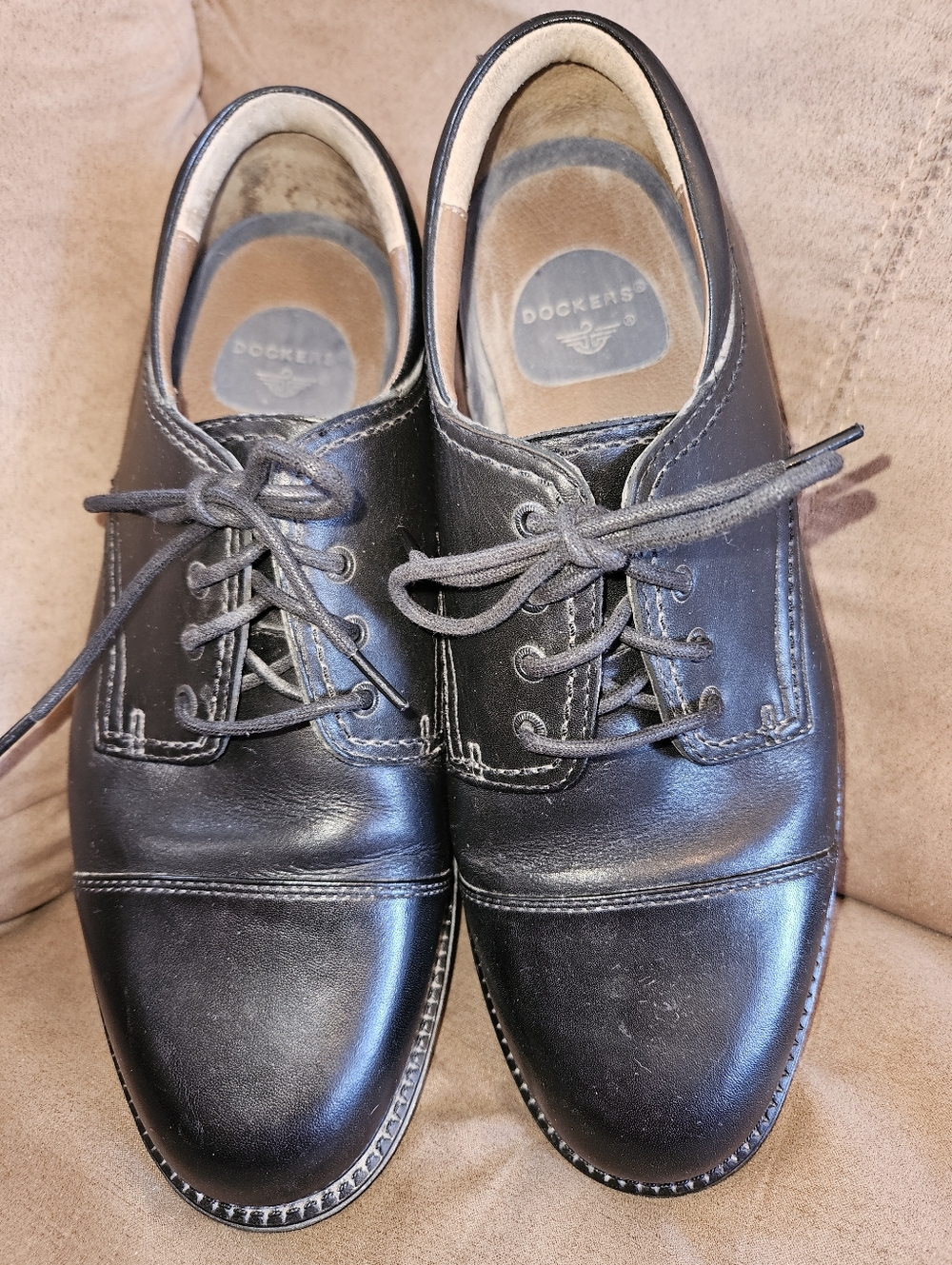 Dockers Gordon Sz 9 1/2 W Black Leather Dress Shoes, Cap-Toe Design